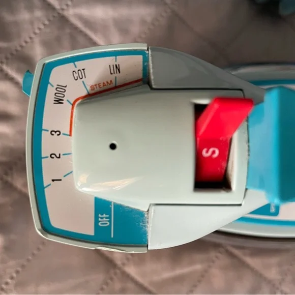 Vintage Electric Iron with Aqua Cord - Picture 5 of 13